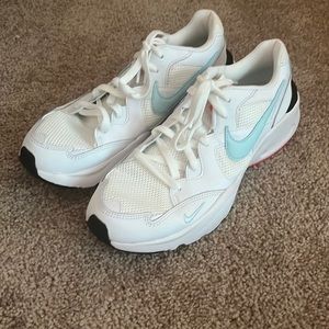 This is Nike air max fusion “white glacier blue”